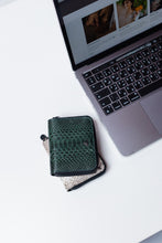 Load image into Gallery viewer, EXTEND Python Genuine Leather Wallet 2274