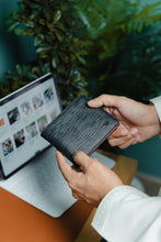 Load image into Gallery viewer, EXTEND Genuine Leather Wallet 1356
